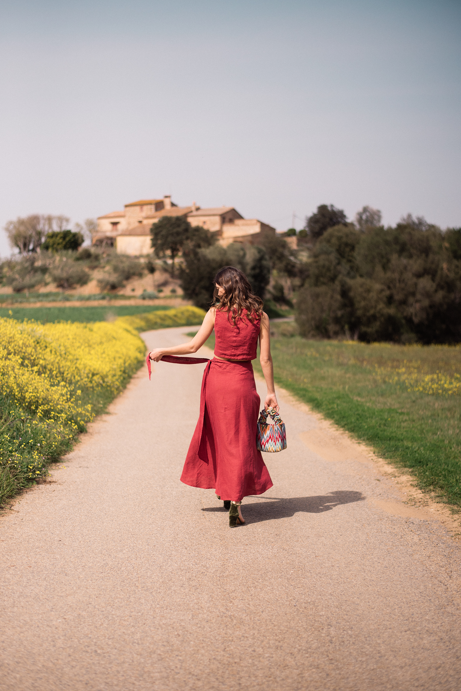 RED LINEN TOTAL LOOK